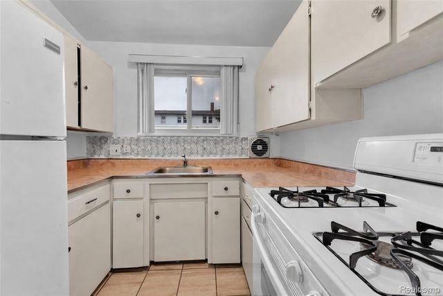 17288 Bentler Street 27, Detroit, MI 48219