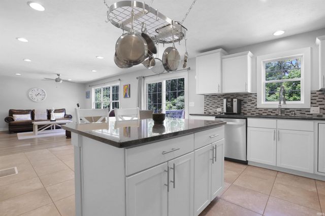 818 Tawny Drive, Evansville, IN 47712