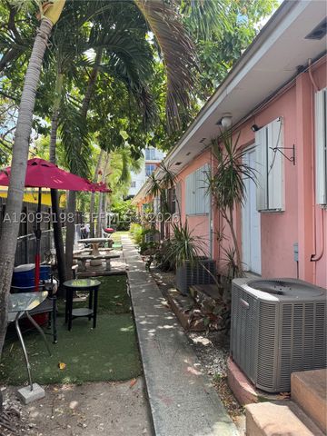 1020 SW 5th St 4, Miami, FL 33130