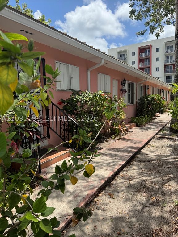 1020 SW 5th St 4, Miami, FL 33130