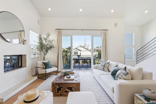 1836 Rockefeller Lane, Redondo Beach, CA 90278