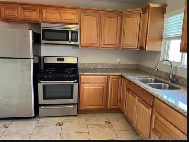 574 10th St, Imperial Beach, CA 91932