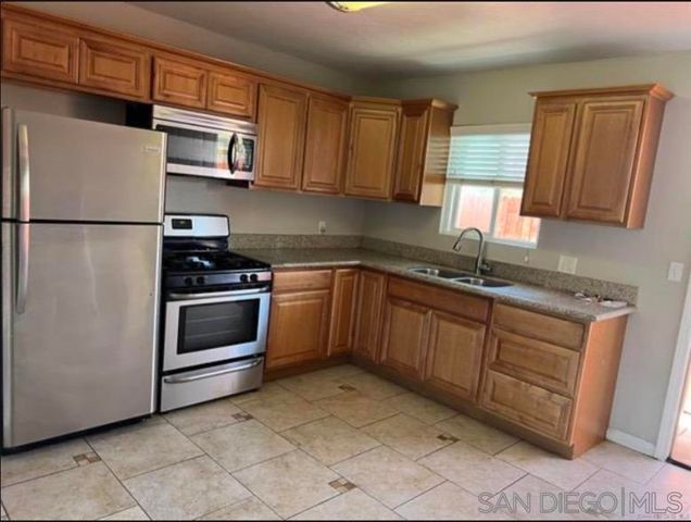 574 10th St, Imperial Beach, CA 91932