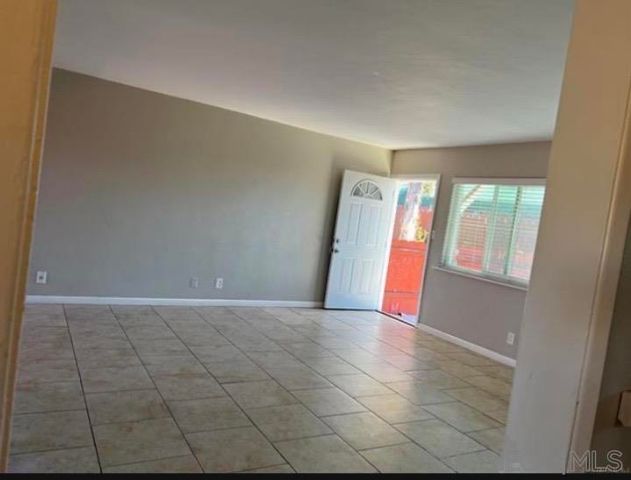 574 10th St, Imperial Beach, CA 91932