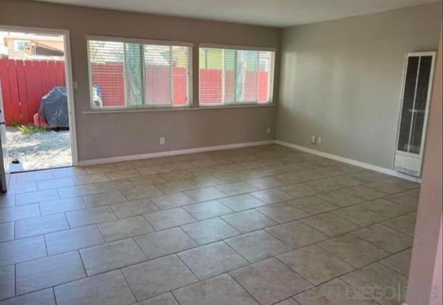 574 10th St, Imperial Beach, CA 91932