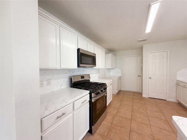2711 Skyview Trace Court, Houston, TX 77047