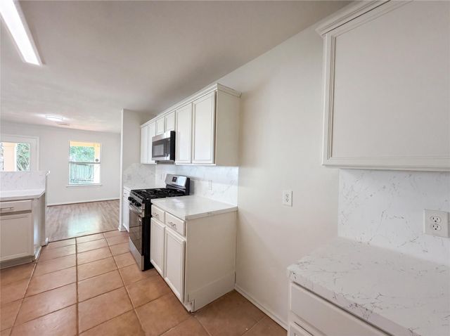 2711 Skyview Trace Court, Houston, TX 77047