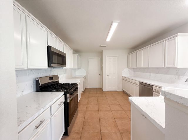 2711 Skyview Trace Court, Houston, TX 77047