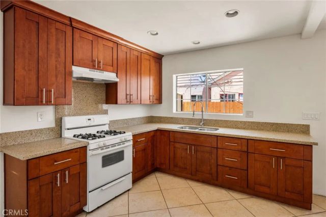 821 S Orange, Santa Ana, CA 92701