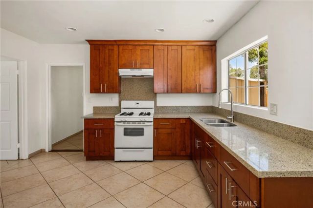 821 S Orange, Santa Ana, CA 92701