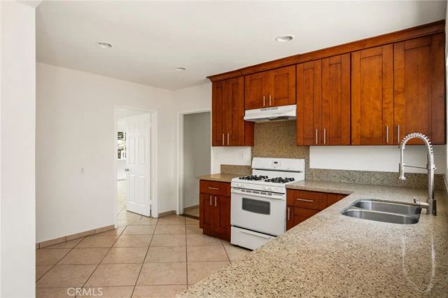 821 S Orange, Santa Ana, CA 92701