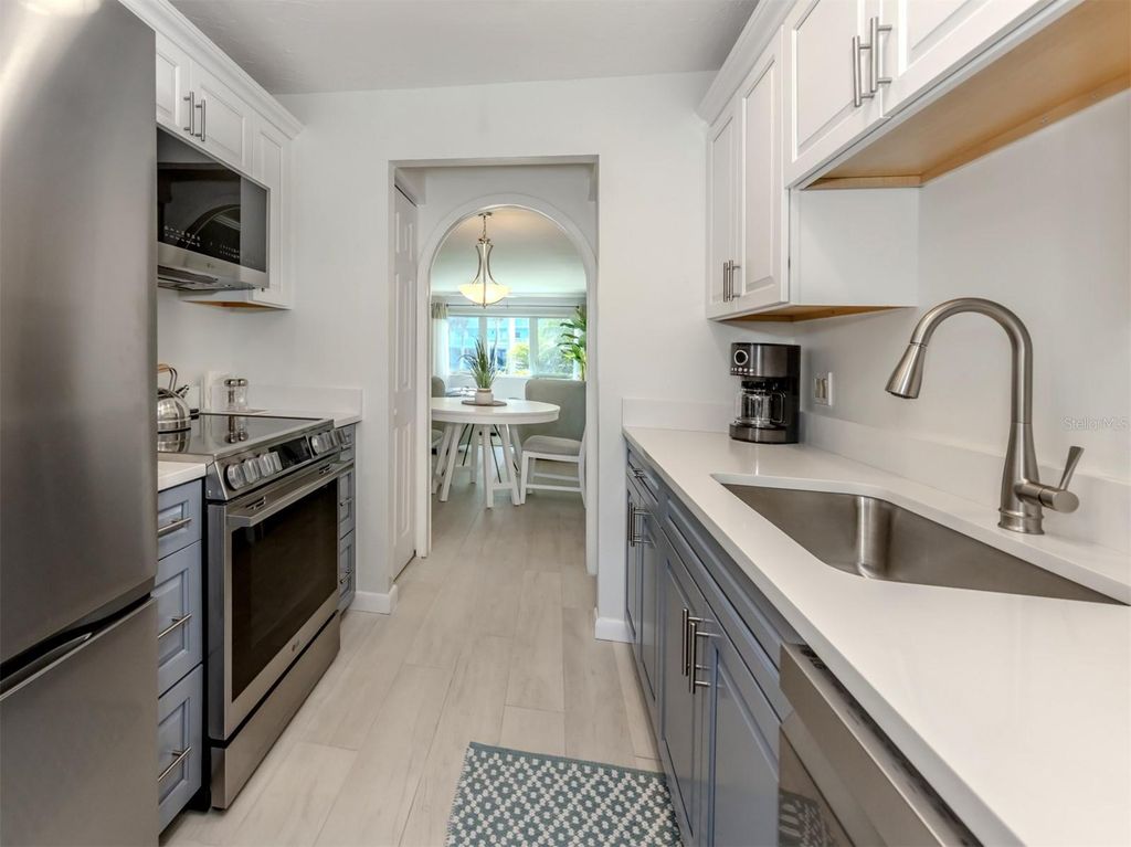 Image 13 of property listing at 500 THE ESPLANADE N 102, Venice, FL 34285