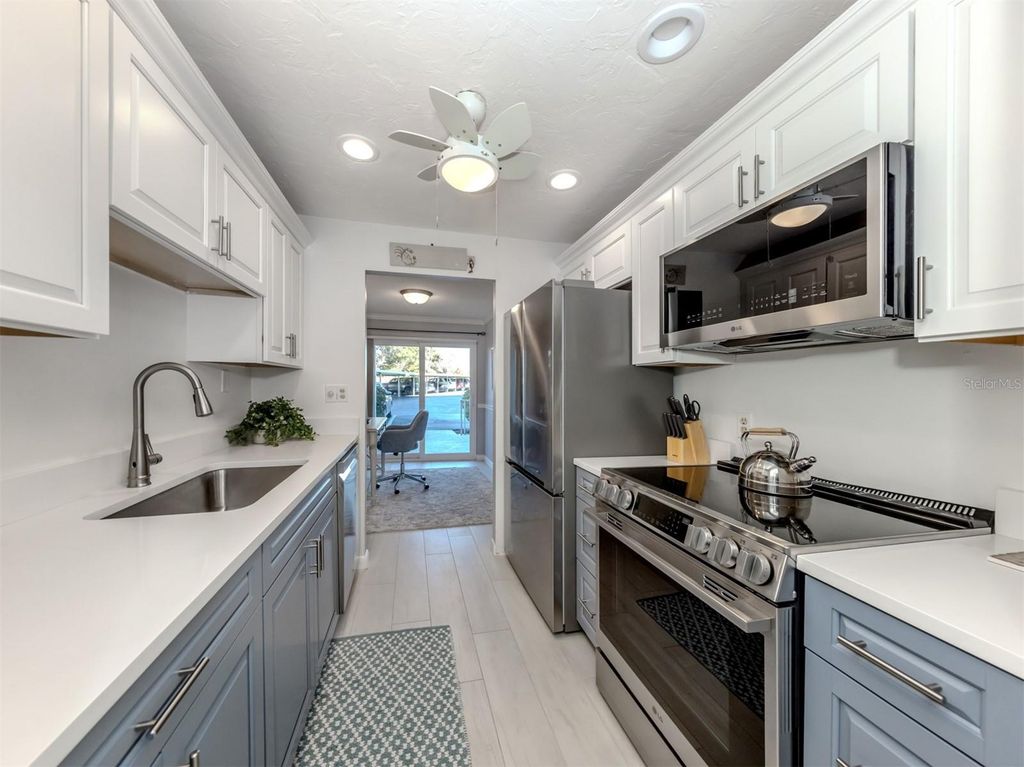 Image 4 of property listing at 500 THE ESPLANADE N 102, Venice, FL 34285