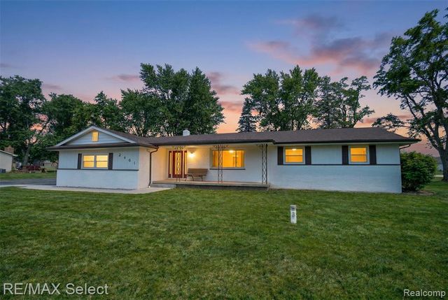 2461 N Long Lake Road, Fenton, MI 48430