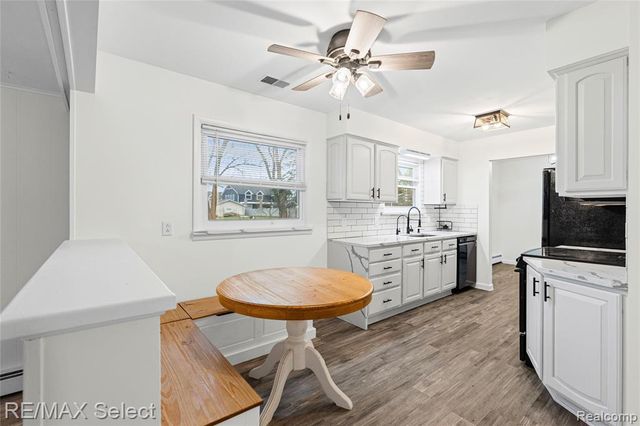 2461 N Long Lake Road, Fenton, MI 48430