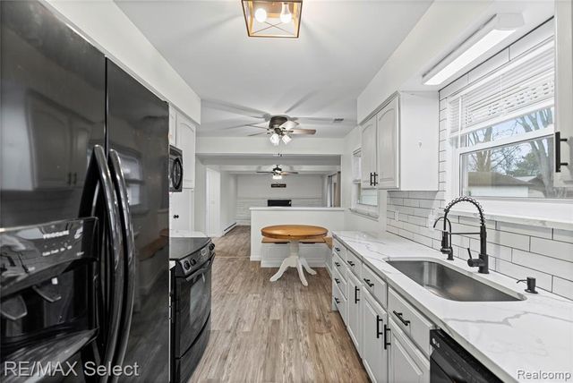 2461 N Long Lake Road, Fenton, MI 48430