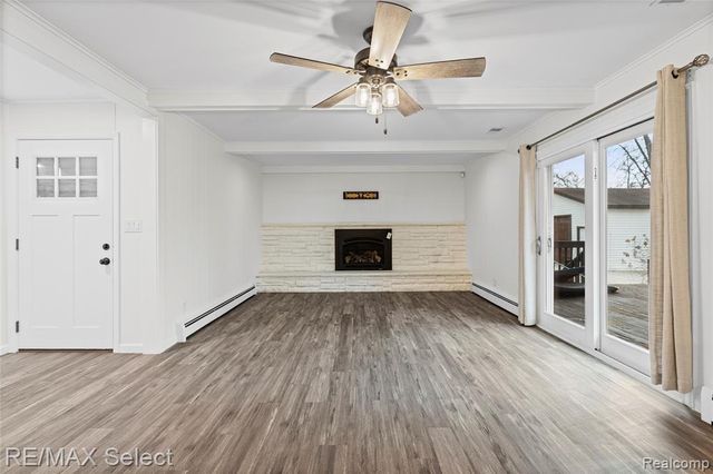 2461 N Long Lake Road, Fenton, MI 48430