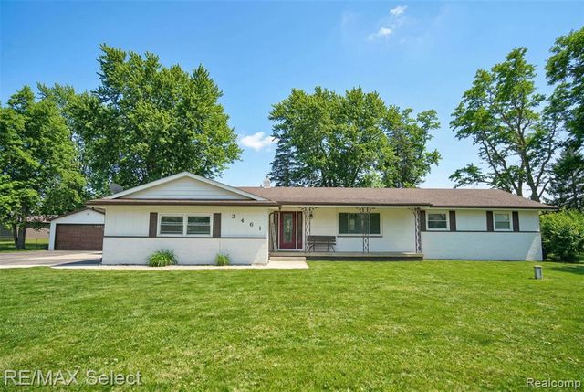 2461 N Long Lake Road, Fenton, MI 48430