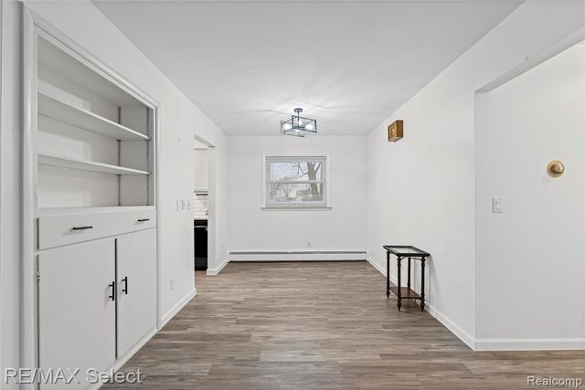 2461 N Long Lake Road, Fenton, MI 48430