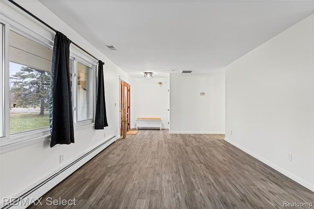 2461 N Long Lake Road, Fenton, MI 48430