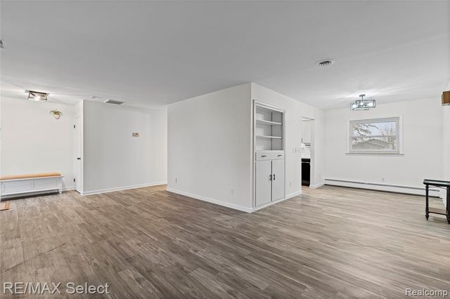 2461 N Long Lake Road, Fenton, MI 48430