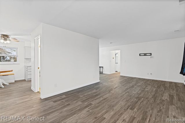 2461 N Long Lake Road, Fenton, MI 48430