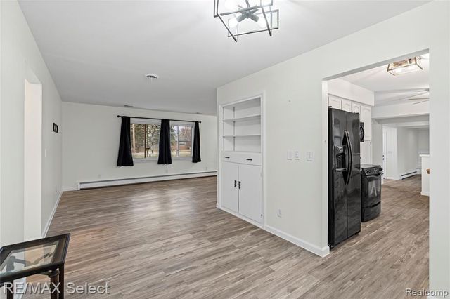 2461 N Long Lake Road, Fenton, MI 48430