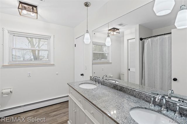 2461 N Long Lake Road, Fenton, MI 48430