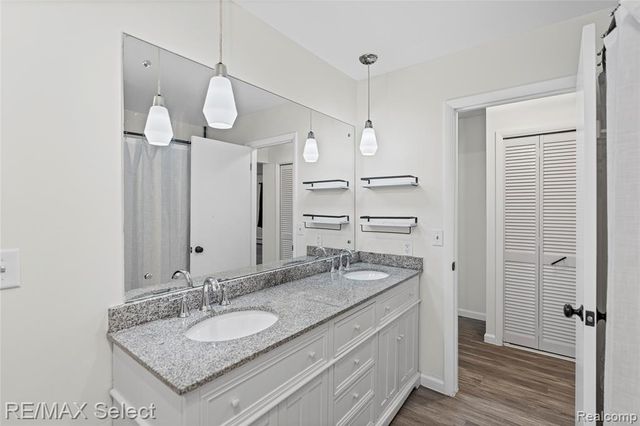 2461 N Long Lake Road, Fenton, MI 48430