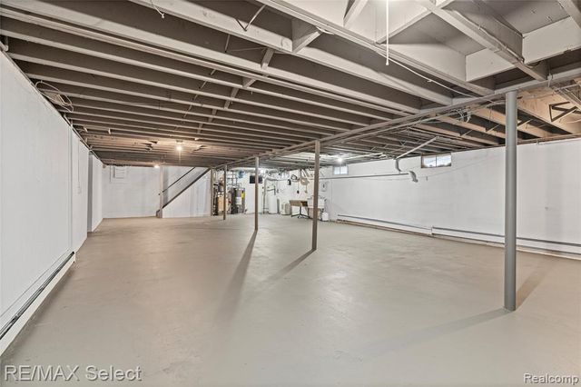 2461 N Long Lake Road, Fenton, MI 48430