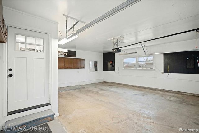 2461 N Long Lake Road, Fenton, MI 48430