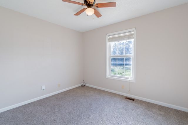 200 Hugh Hunter Rd, Oak Grove, KY 42262