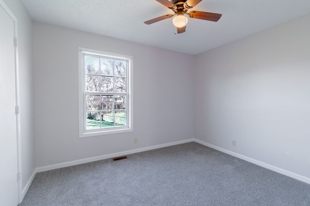 200 Hugh Hunter Rd, Oak Grove, KY 42262