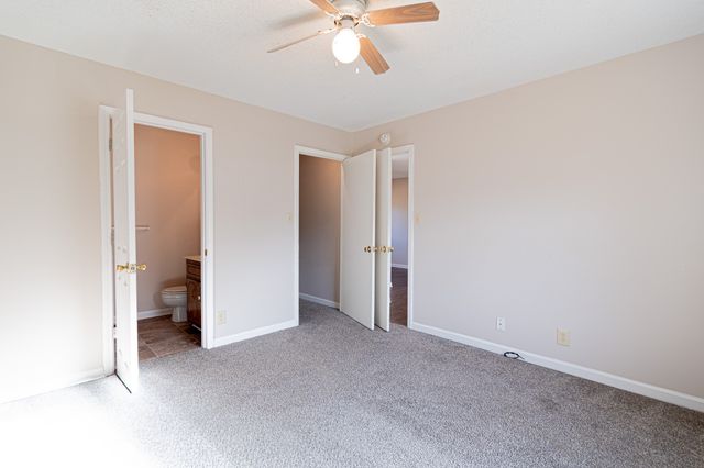 200 Hugh Hunter Rd, Oak Grove, KY 42262