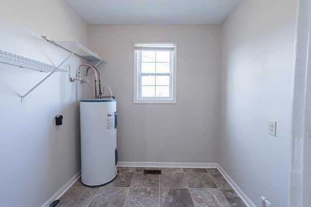 200 Hugh Hunter Rd, Oak Grove, KY 42262