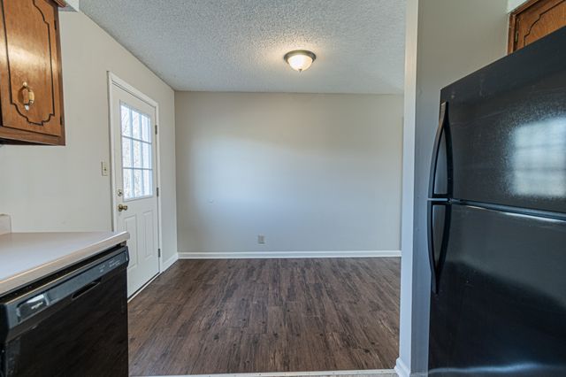 200 Hugh Hunter Rd, Oak Grove, KY 42262