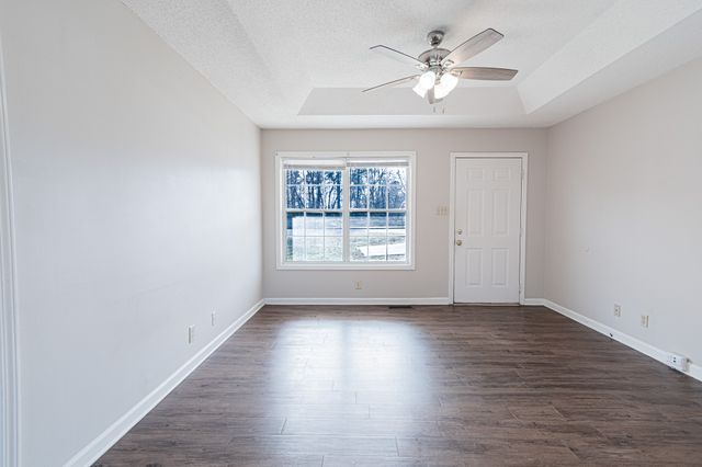 200 Hugh Hunter Rd, Oak Grove, KY 42262