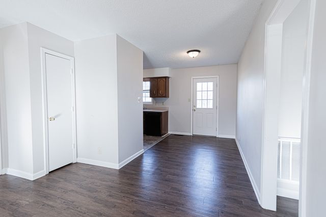 200 Hugh Hunter Rd, Oak Grove, KY 42262