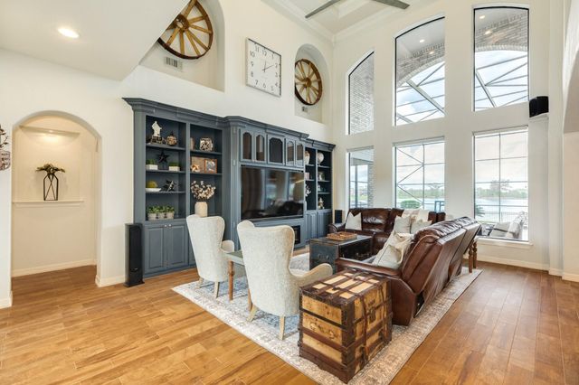 203 Arrowhead Drive, Lake Jackson, TX 77566