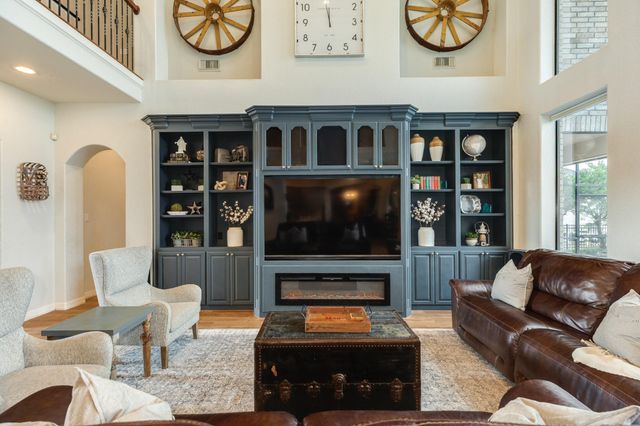 203 Arrowhead Drive, Lake Jackson, TX 77566