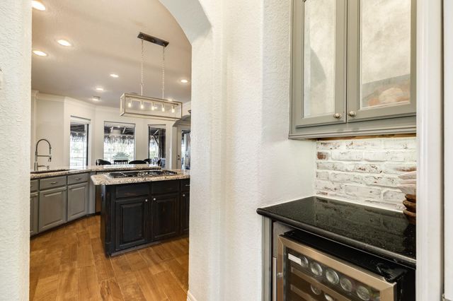 203 Arrowhead Drive, Lake Jackson, TX 77566