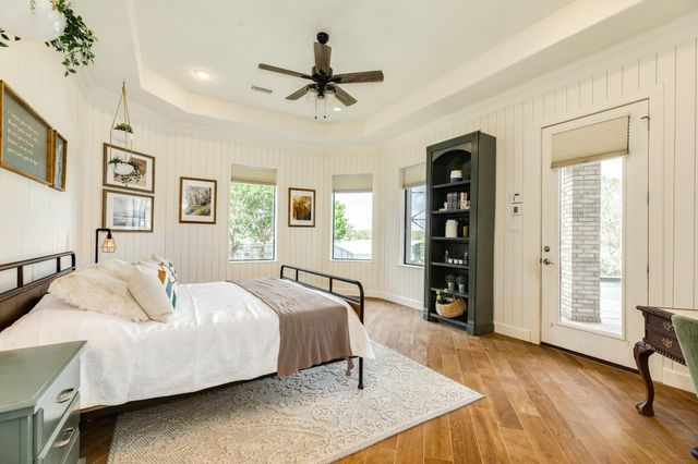 203 Arrowhead Drive, Lake Jackson, TX 77566