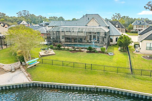 203 Arrowhead Drive, Lake Jackson, TX 77566