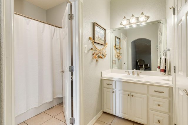 203 Arrowhead Drive, Lake Jackson, TX 77566