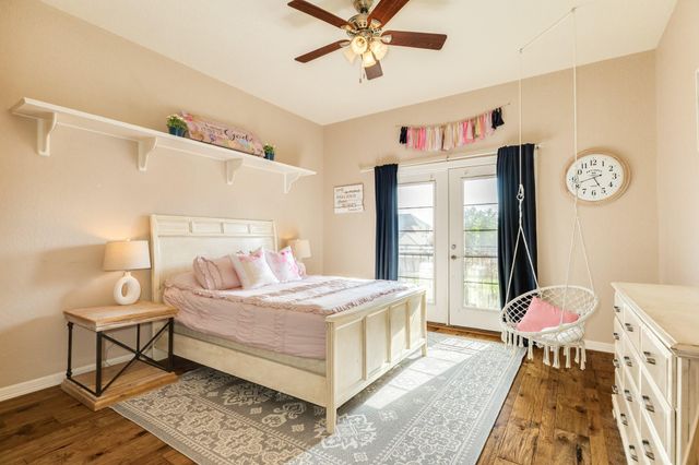 203 Arrowhead Drive, Lake Jackson, TX 77566