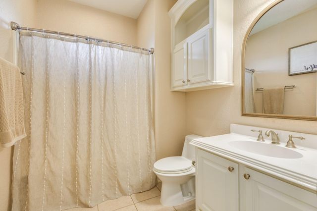 203 Arrowhead Drive, Lake Jackson, TX 77566