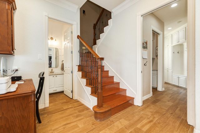 203 Arrowhead Drive, Lake Jackson, TX 77566