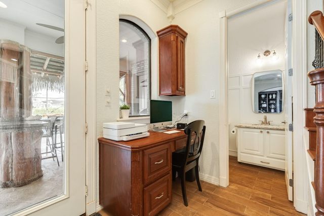 203 Arrowhead Drive, Lake Jackson, TX 77566