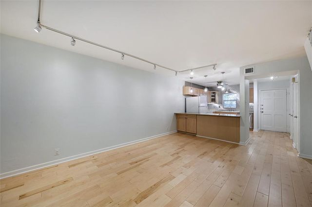 5330 Balcones DR G, Austin, TX 78731