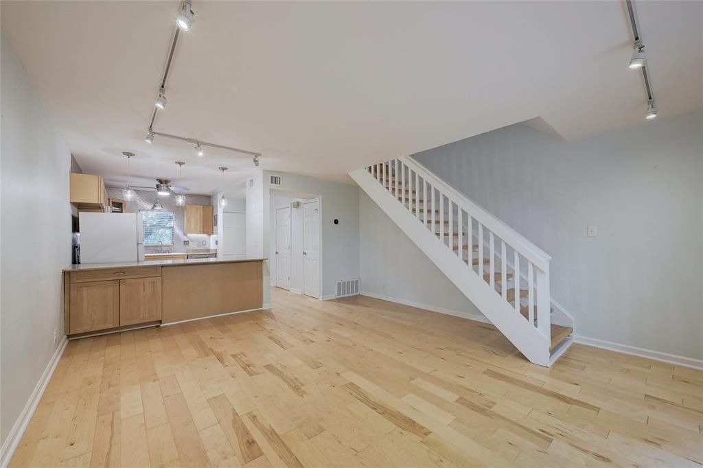 5330 Balcones DR G, Austin, TX 78731